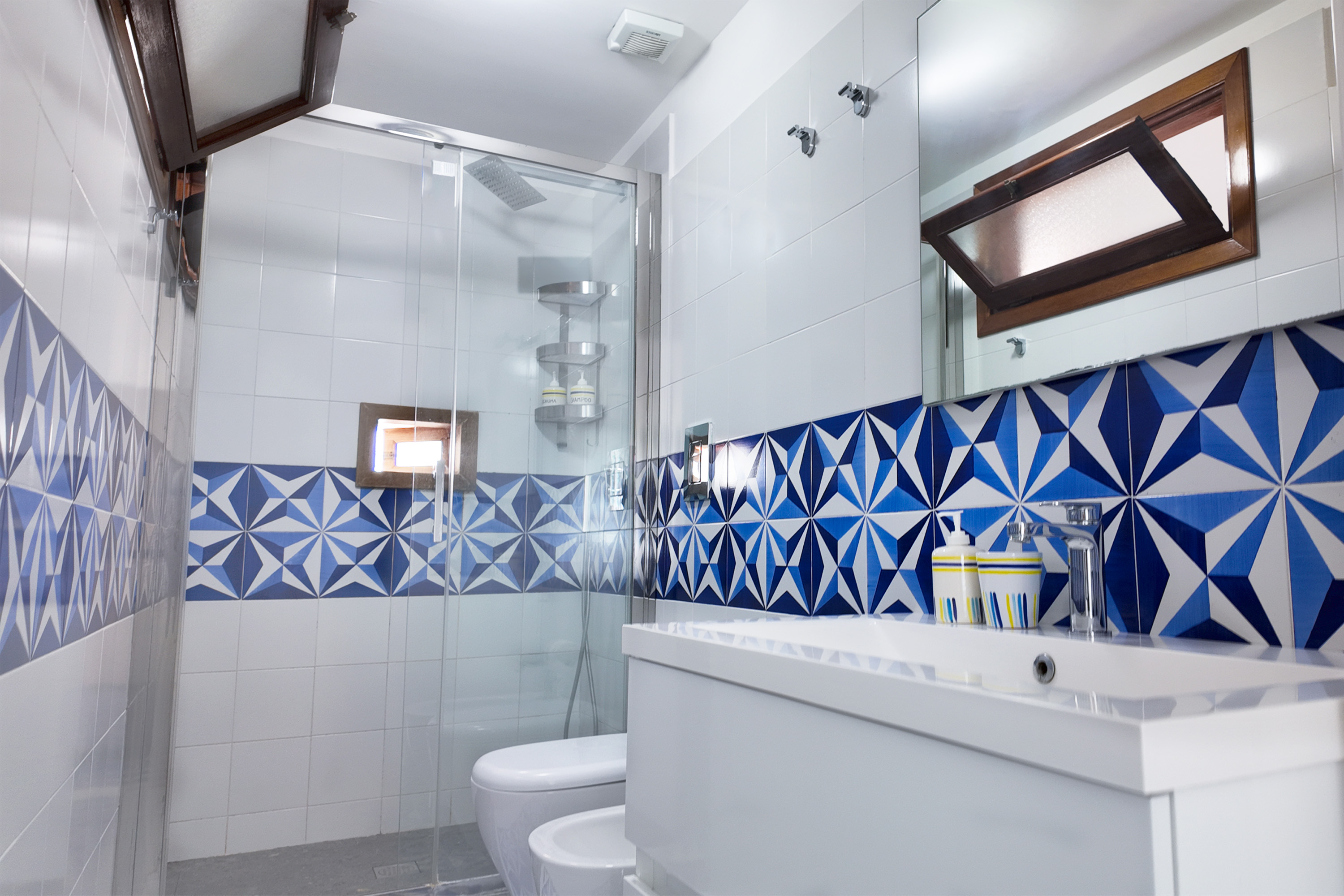 Il bagno con maioliche blu